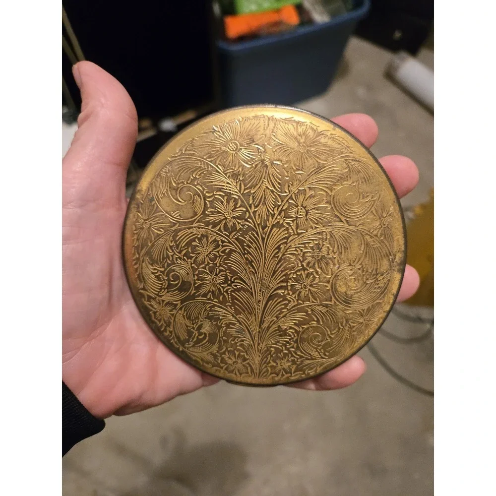 Vintage Compact Gold Tone Round Floral Engraved Powder w/ Mirror & Puff Patina